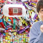 【大崩壊】クレーンゲームお菓子だけ1万円でどっちが取れるか対決！驚異の200個超え！！